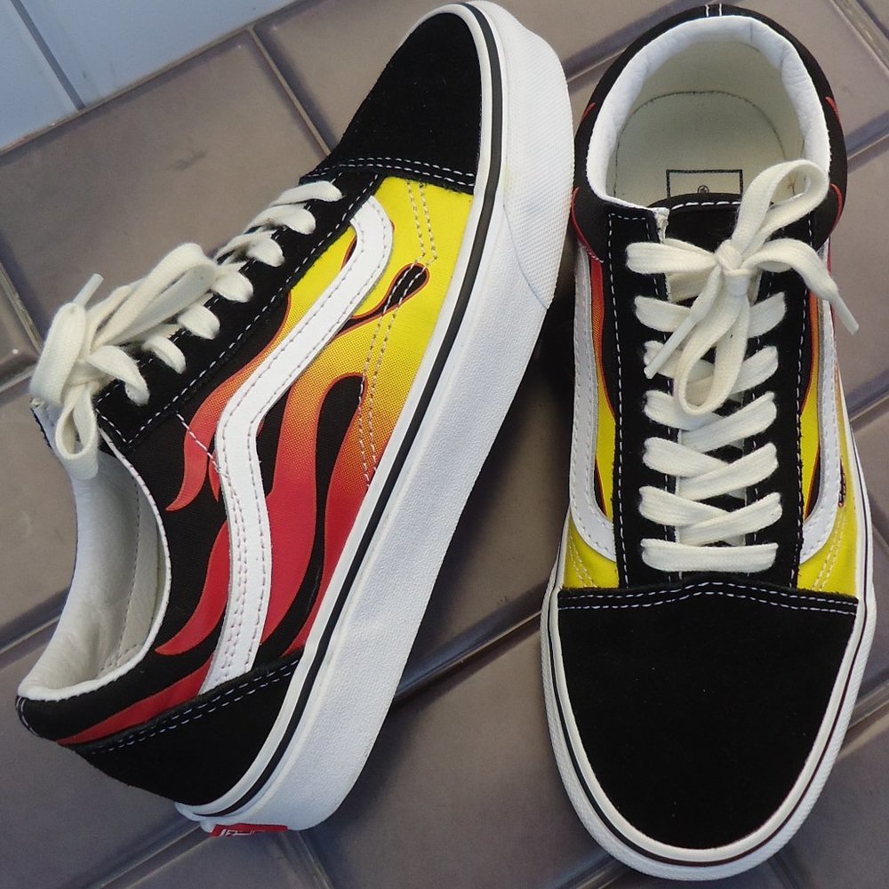 SIZE 5.5. Vans low top lace-up flame old skool skate men's sneakers shoes.